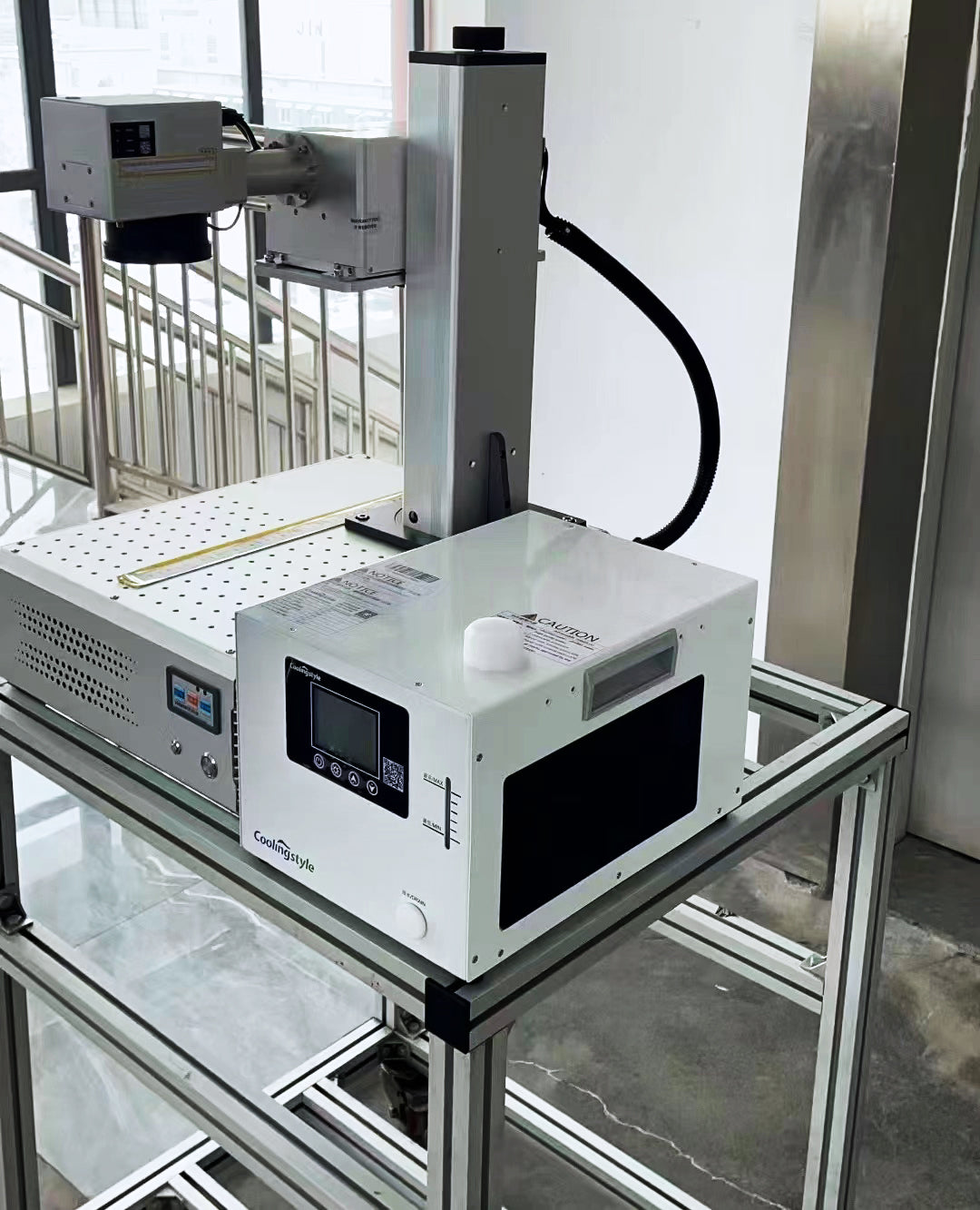 What size water chiller is required for a 400W laser marking machine?